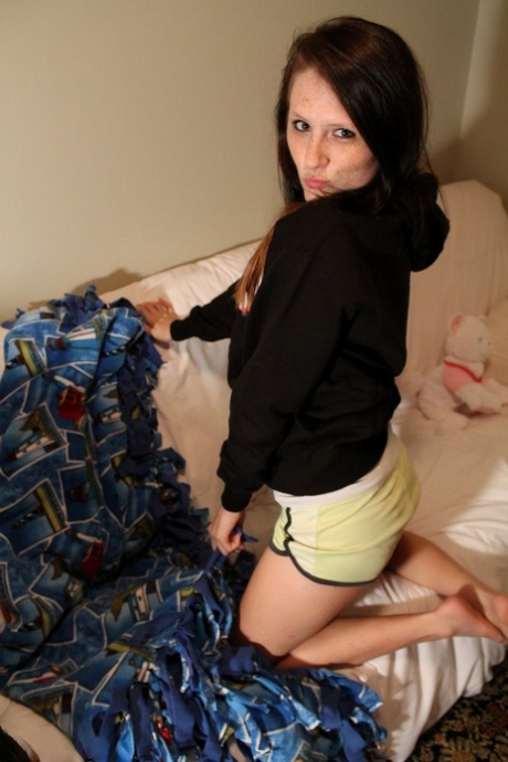 brunette teen riding porn photos