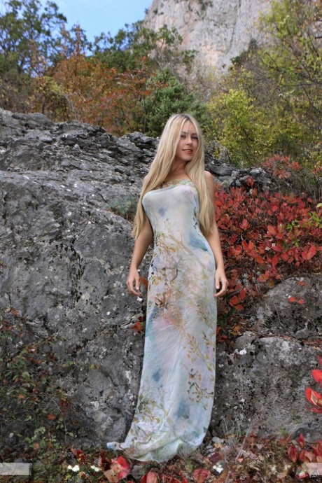 Flora C sexy actress pics