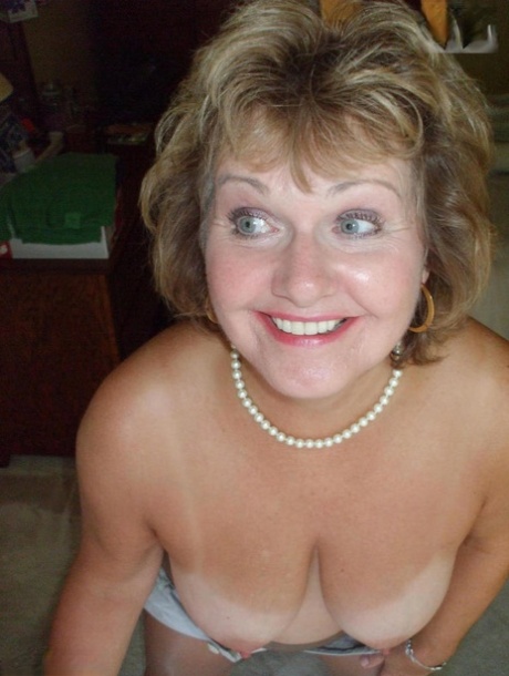 short hair milf feet beautiful naked pictures