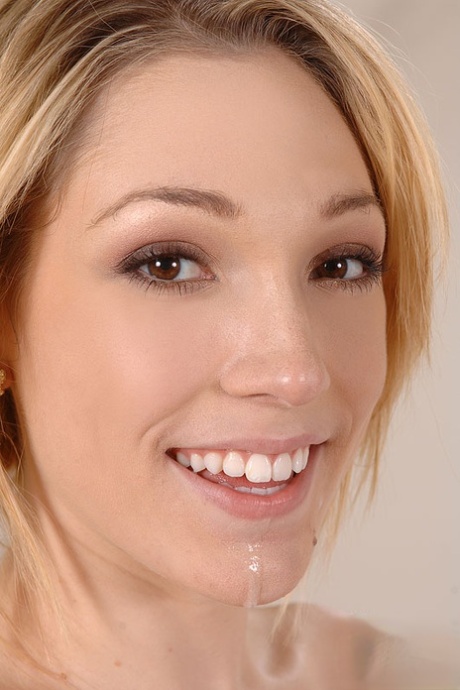 Lily LaBeau exclusive star img