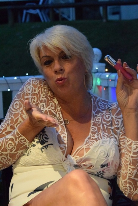 blonde tit smoke nudes pictures