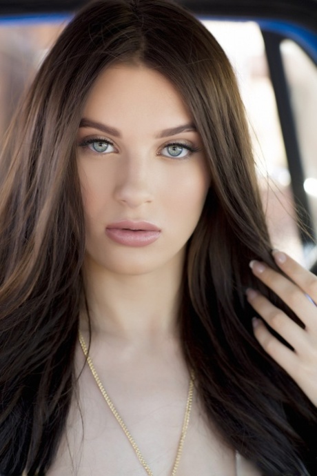 Lana Rhoades xxx star pictures