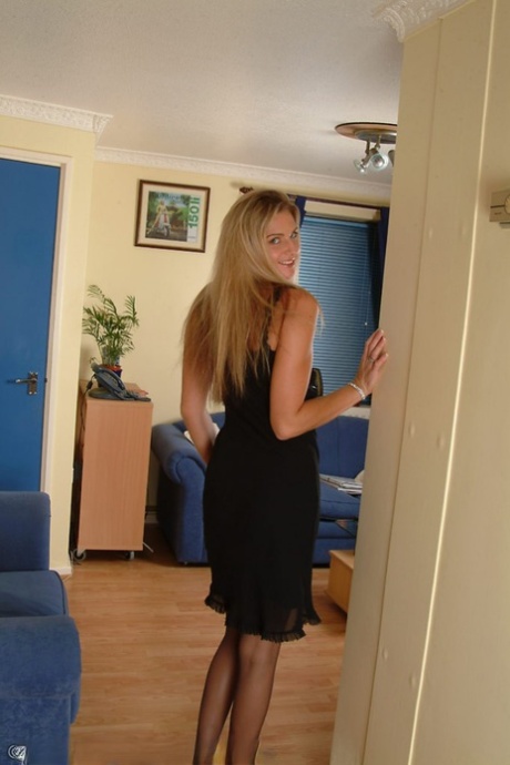 tall long hair amateur milf actors sexy nude pictures