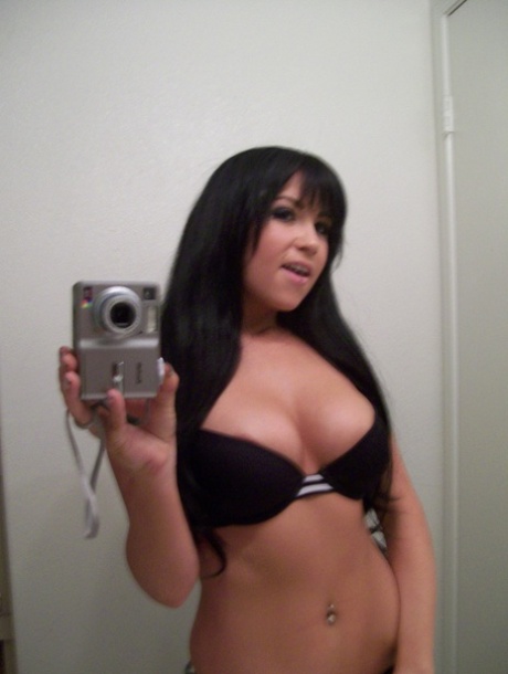 thick brunette girl nudes picture