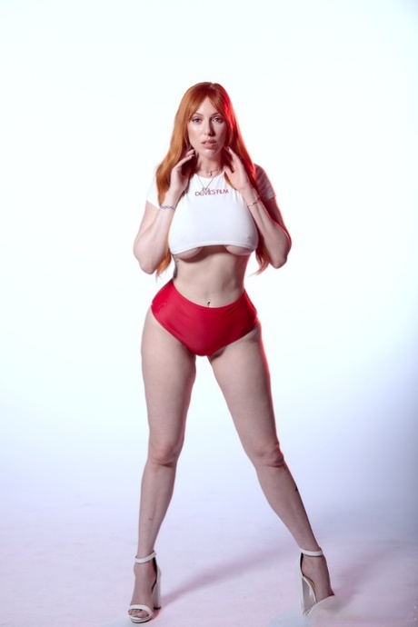 skinny redhead vr hot naked image