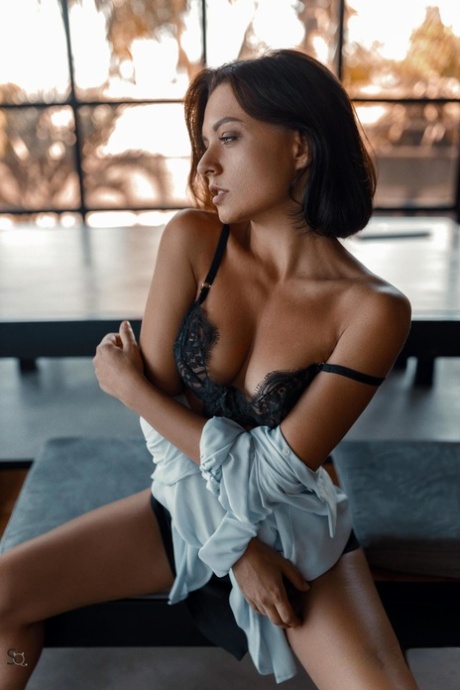 light skin brunette sexy naked image